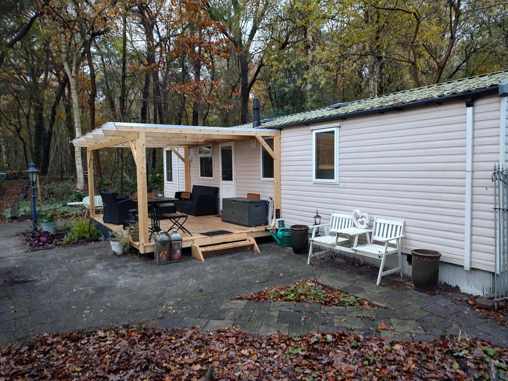 Chalet Met Veranda Aan Bosrand Vledder Экстерьер фото